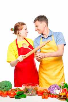 夫妇战斗厨房餐具烹饪沙拉whi