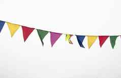 色彩斑斓的五彩缤纷的三角旗帜孤立的白色背景挂绳子颤振风假期装饰狂欢节节日