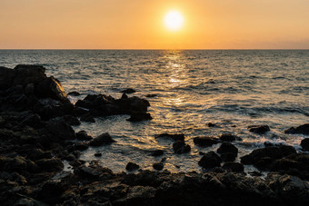 岩石海岸泰国海湾海日落
