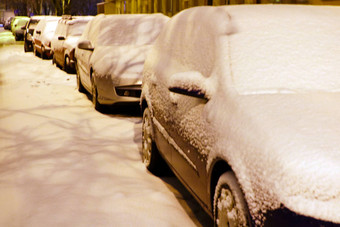 冬天城市<strong>飘</strong>道路汽车雪雪<strong>飘</strong>