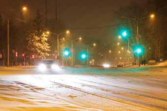 雪冬天路汽车开车巷道雪风暴