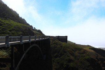 bixby桥多雾的早....太平洋海岸高速公路