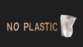 塑料餐具塑料<strong>污染环境</strong>保护概念