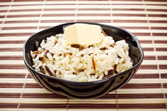 碗煮熟的大米