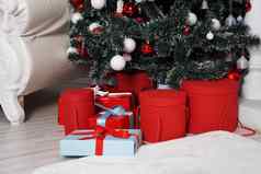 很多美丽包装圣诞节礼物轮盒子红色的颜色