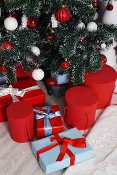 很多美丽包装圣诞节礼物轮盒子红色的颜色