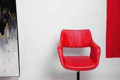 现代红色的扶手椅白色背景工作室