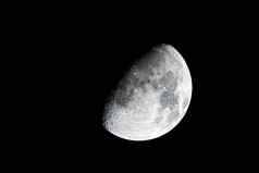 一半月亮季度阶段孤立的黑色的天空晚上