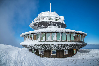 视图波兰的天气天文台小屋峰会Sněžka斯涅兹卡山