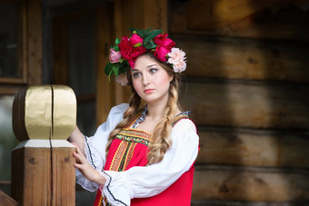美丽的女人肖像俄罗斯风格美丽的俄罗斯女孩传统的衣服俄罗斯风格