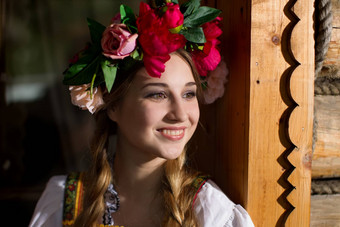 美丽的女人肖像俄罗斯风格美丽的俄罗斯女孩传统的衣服俄罗斯风格