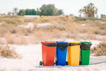塑料容器垃圾<strong>排序</strong>海滩