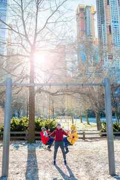 家庭父亲孩子们中央公园有趣的美国假期纽约城市