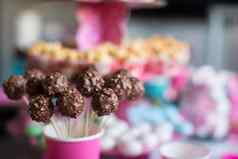 美味的cakepops假期甜点表格孩子生日聚会，派对