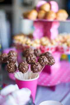 巧克力cakepops假期甜点表格孩子生日聚会，派对