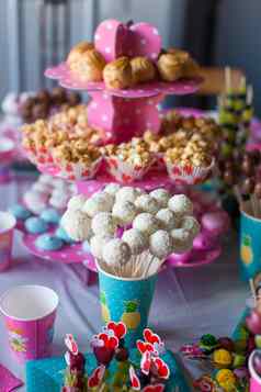 巧克力cakepops假期甜点表格孩子生日聚会，派对