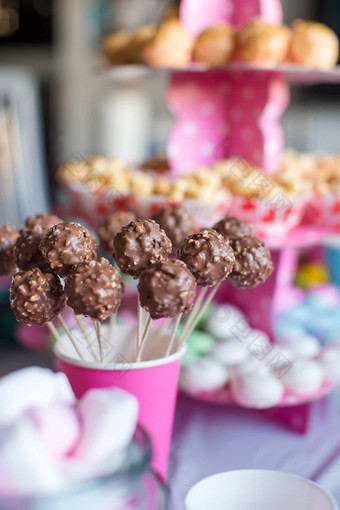 巧克力cakepops沙漠表格<strong>儿童生日</strong>聚会，派对