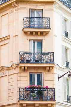 美丽的欧洲街道房子视图巴黎法国