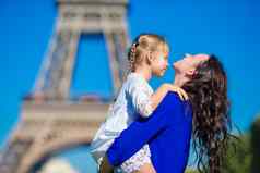 快乐家庭有趣的巴黎背景埃菲尔铁塔塔