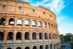 罗马圆形大剧场竞技场背景蓝色的天空罗马意大利