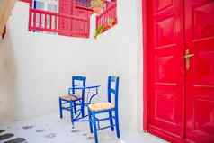 户外咖啡馆蓝色的椅子街典型的希腊传统的村米克诺斯岛欧洲