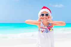快乐女孩圣诞老人他圣诞节海滩假期很多有趣的