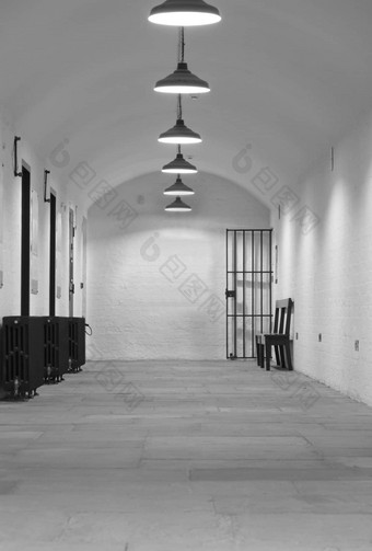 监狱细胞块门领先的皇冠法院