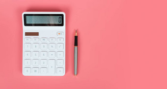 <strong>白色</strong>计算器笔明亮的粉红色的背景市场营销
