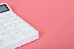 白色计算器明亮的粉红色的背景市场营销国际泳联