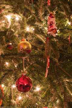 闪亮的圣诞节树奥纳梅茨装饰