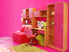 孩子们粉红色的房间