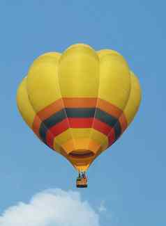 黄色的热空气气球