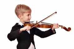 男孩燕尾服玩小提琴