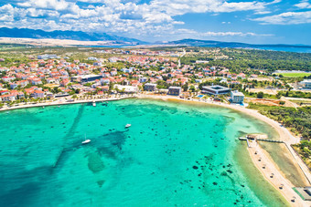 小镇诺瓦利娅海滩海滨分页岛空中视图