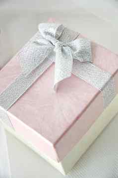 美丽的粉红色的礼物盒子
