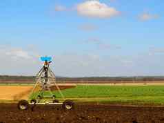 农业投入了场灌溉设备