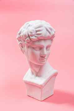 粉红色的背景大卫雕塑朱利亚诺碧医生