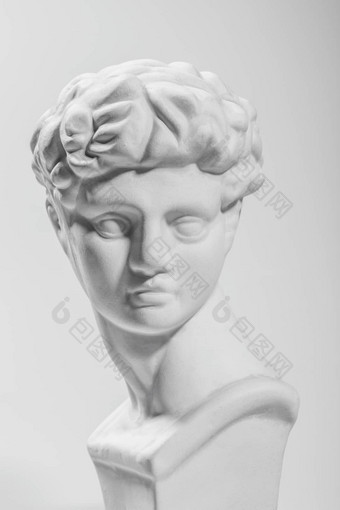 古老的雅典雕塑大卫雕塑灰色的背景