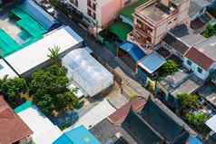 视图高地板上街道曼谷高建筑屋顶小房子城市景观