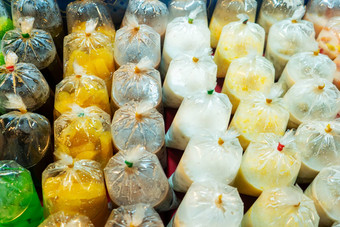 彩色的甜点塑料袋街食物市场亚洲不寻常的亚洲食物