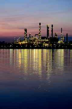 日出场景石油炼油厂