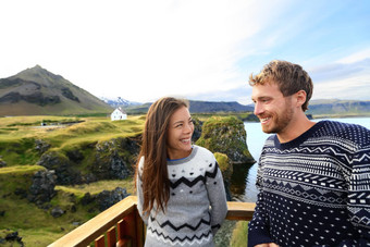 旅游夫妇浪漫的旅行冰岛