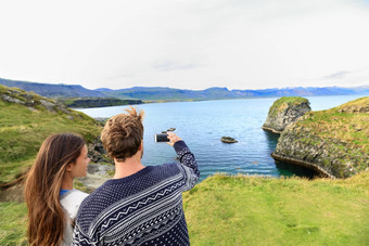 游客旅行采取照片冰岛