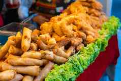 街食物市场亚洲食物计数器迷你烧烤坚持被称为萨蒂