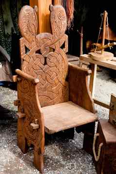 木扶手椅