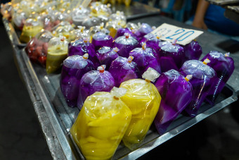 彩色的甜点塑料袋街食物市场亚洲不寻常的亚洲食物