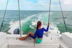 旅行船游览之旅女人旅游放松甲板摩托艇双体船佛罗里达美国夏天假期