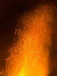 热橙色火花小径破裂地狱火