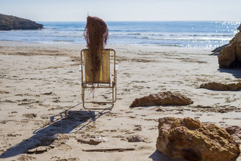 一边视图树干娃娃海滩椅子模拟人日光浴