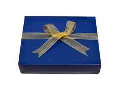 单蓝色的礼物盒子黄金丝带弓孤立的白色